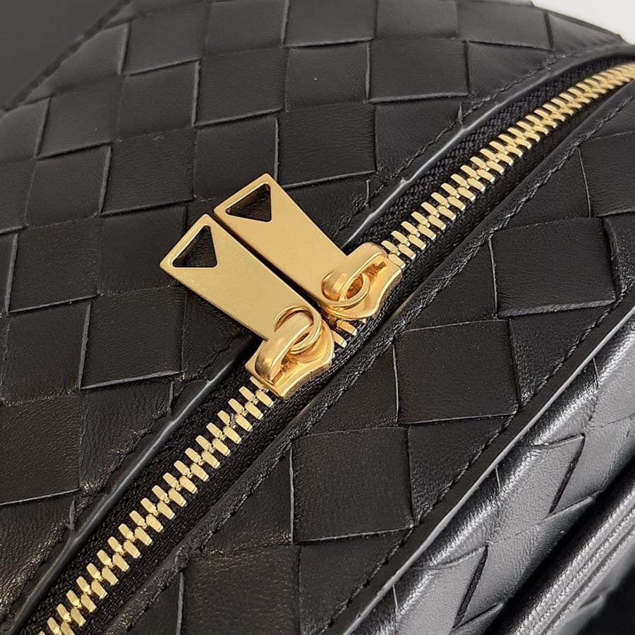 شنطة بوتيغا مقاس 18cm