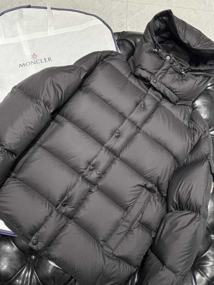 جاكيت Moncler