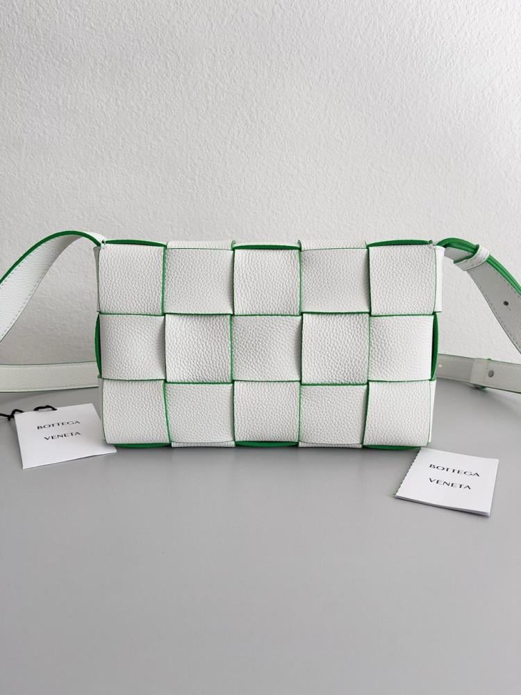 شنطة  بوتيغا Cassette مقاس 23cm