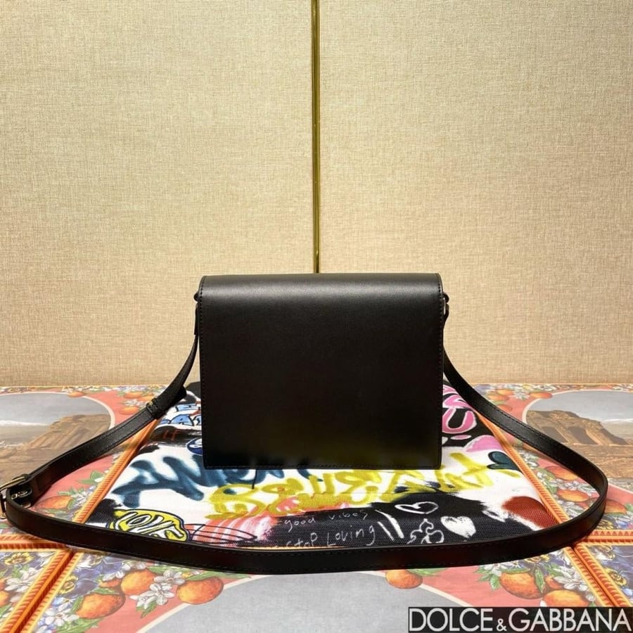 . شنطة دولتشي اند غابانا Calfskin DG Logo Bag crossbody bag