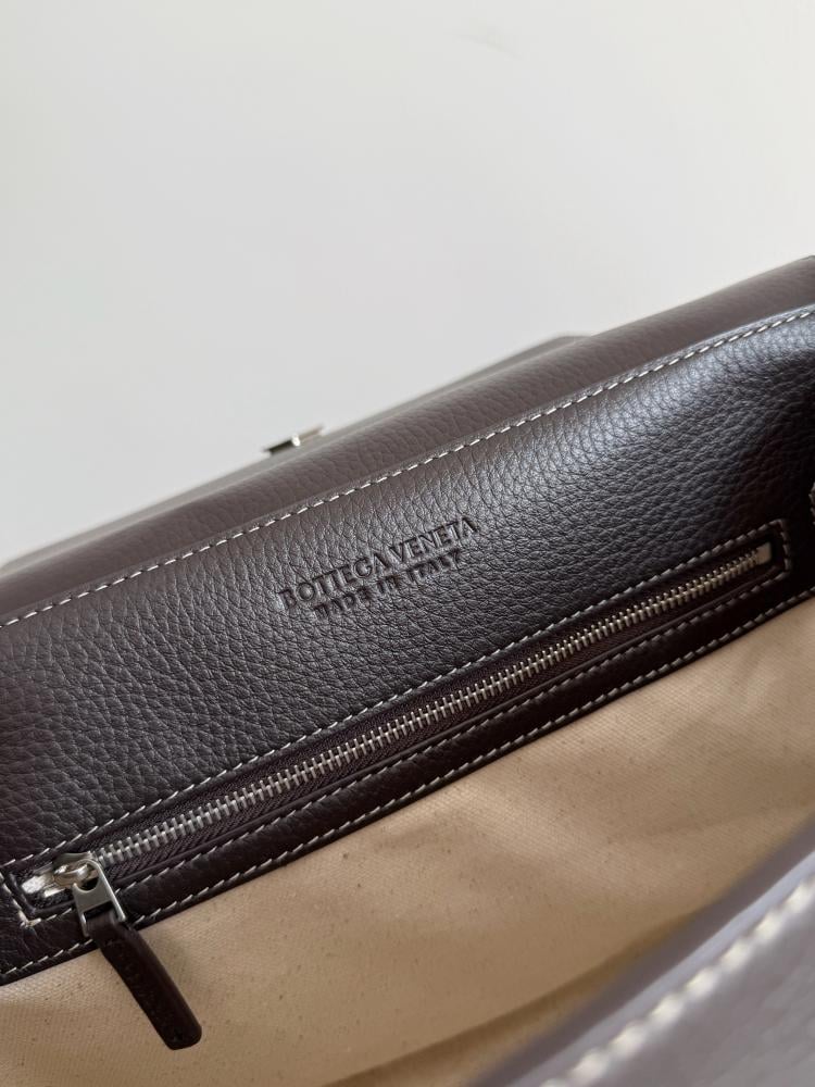 شنطة بوتيغا Andiamo Shoulder Bag Bottega