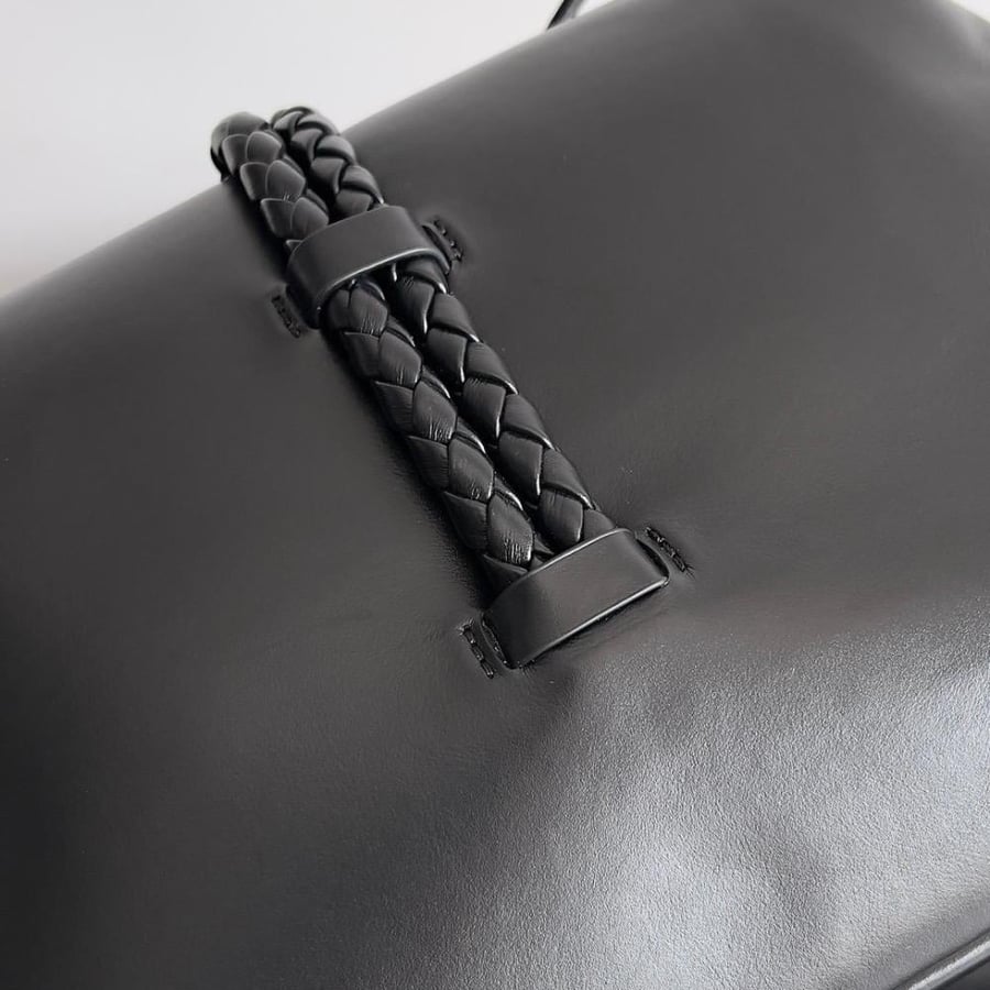 شنطة بوتيغا Winter Liberta مقاس 27cm