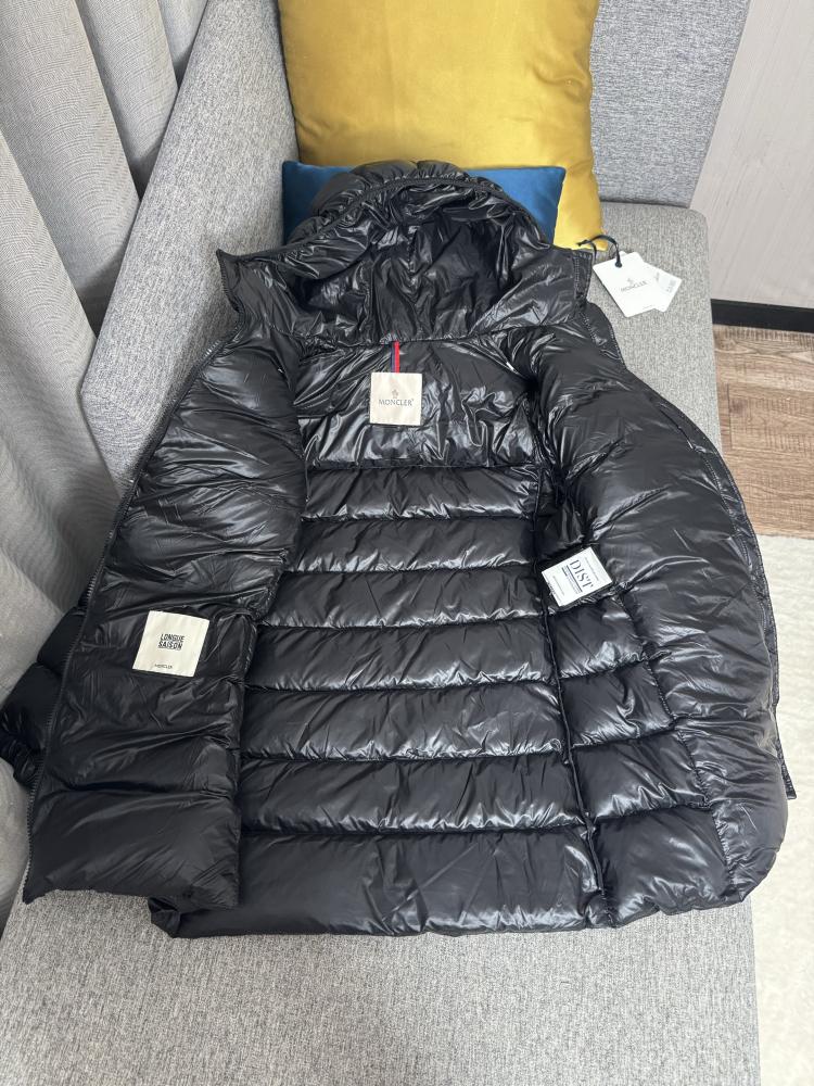 جاكيت Moncler