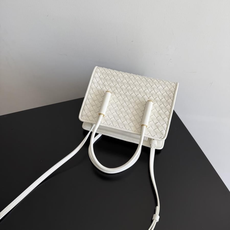 شنطة بوتيغا Baby barbara Bottega