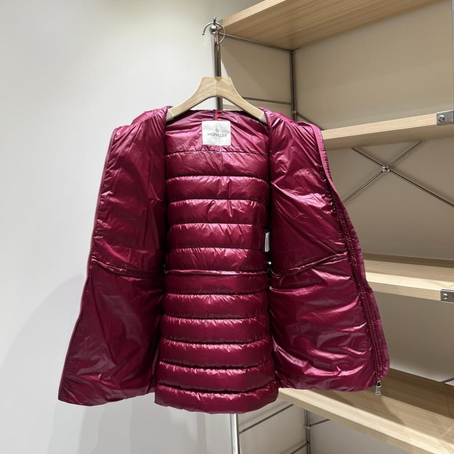 جاكيت Moncler