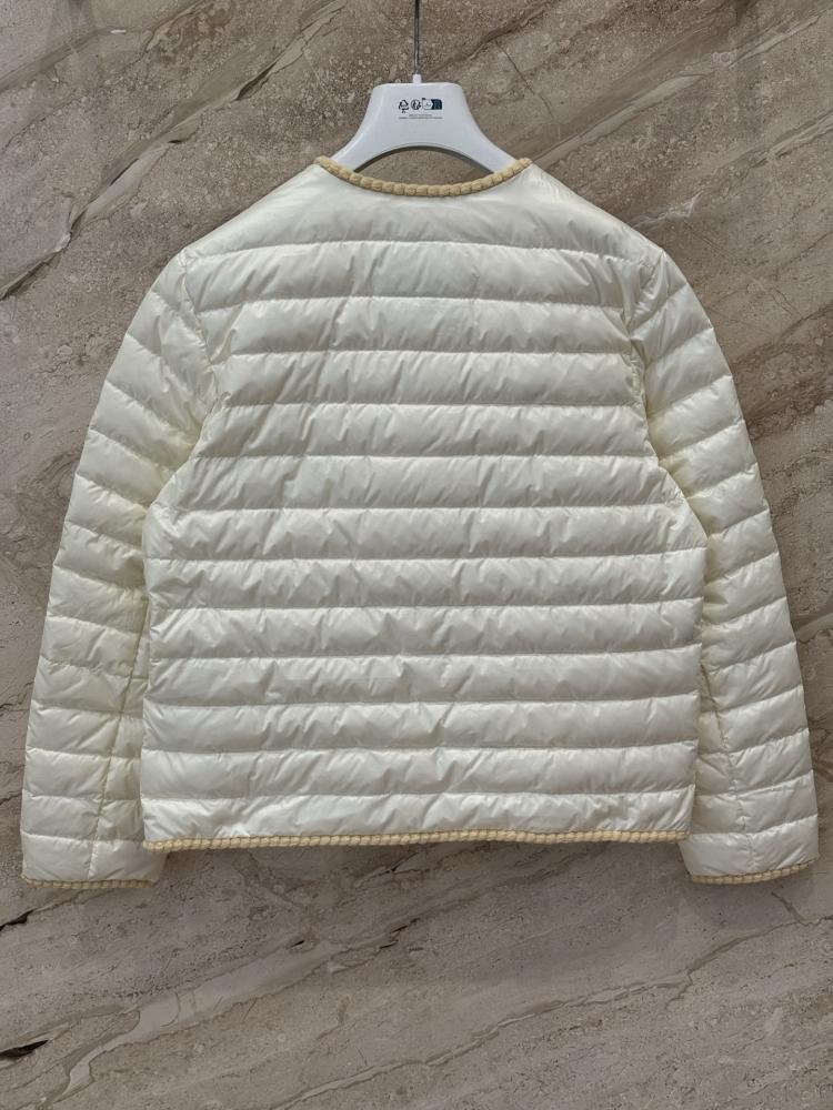 جاكيت Moncler