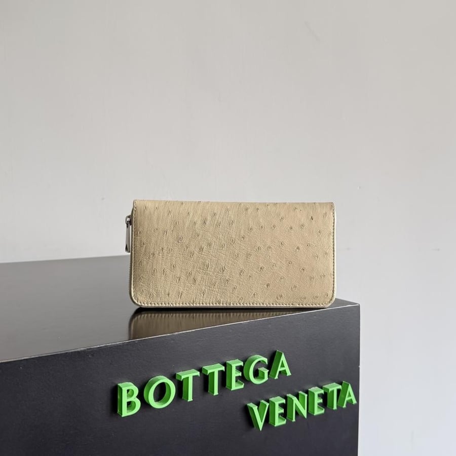محفظة بوتيغا Ostrich Leathe bottega
