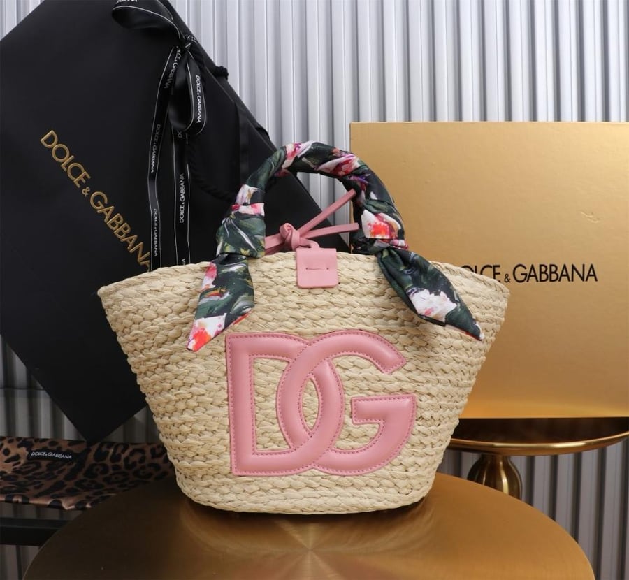 شنطة دولتشي اند غابانا Small Kendra shopper مقاس 35cm