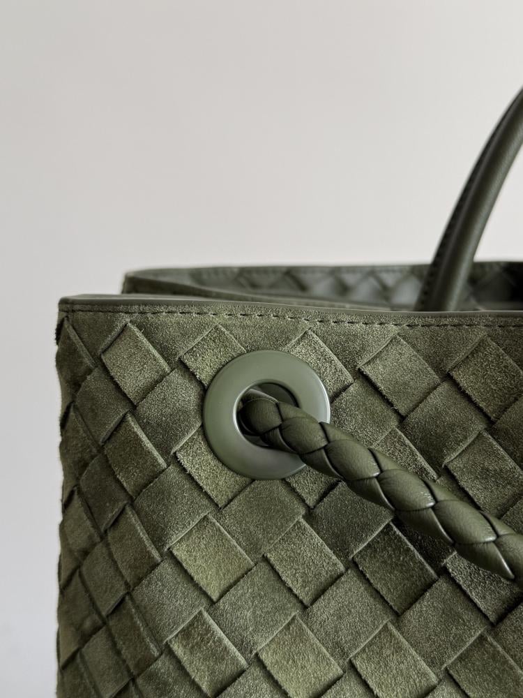 شنطة بوتيغا large Andiamo Bottega
