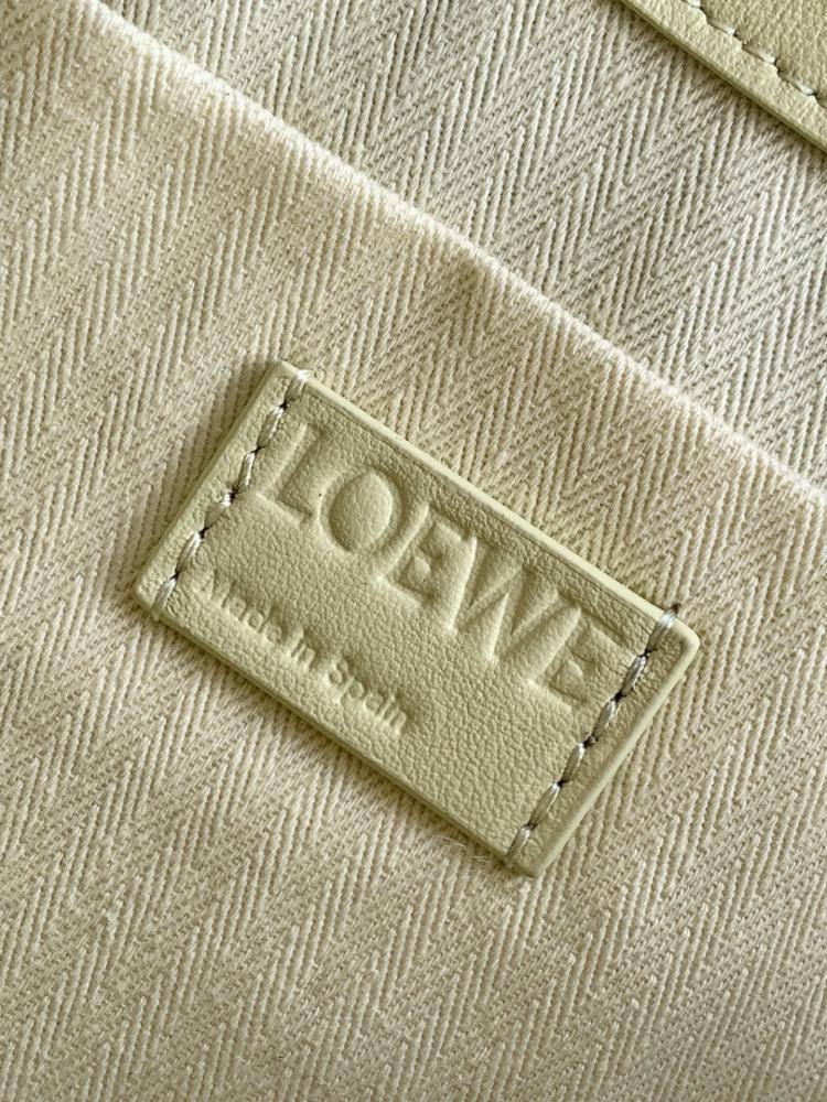 شنطة لويفي whisker Loewe