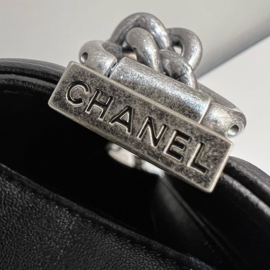 شنطة شانيل ch ميديم بوي مقاس: 25cm
