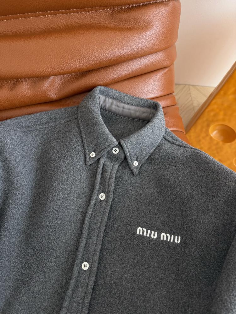جاكيت Miu Miu