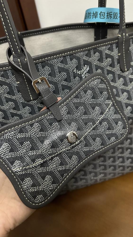 شنطة جويارد Chien Gris Goyard