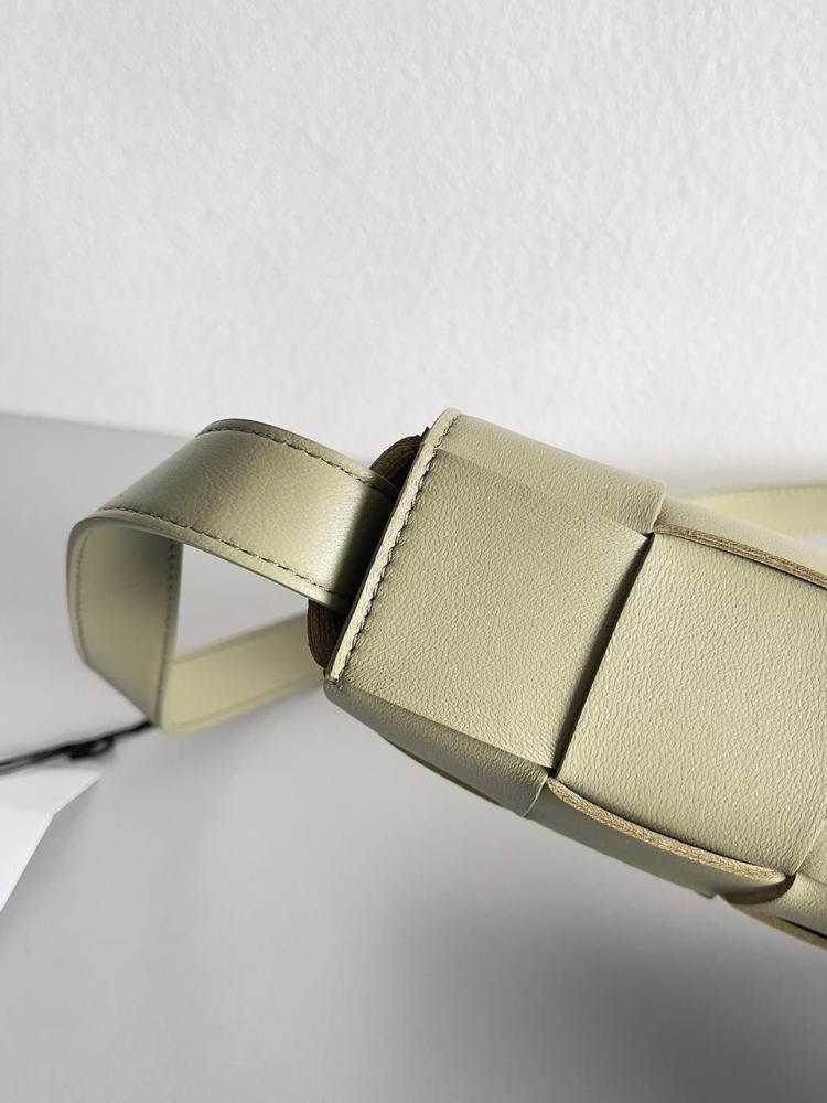 شنطة  بوتيغا Cassette مقاس 23cm