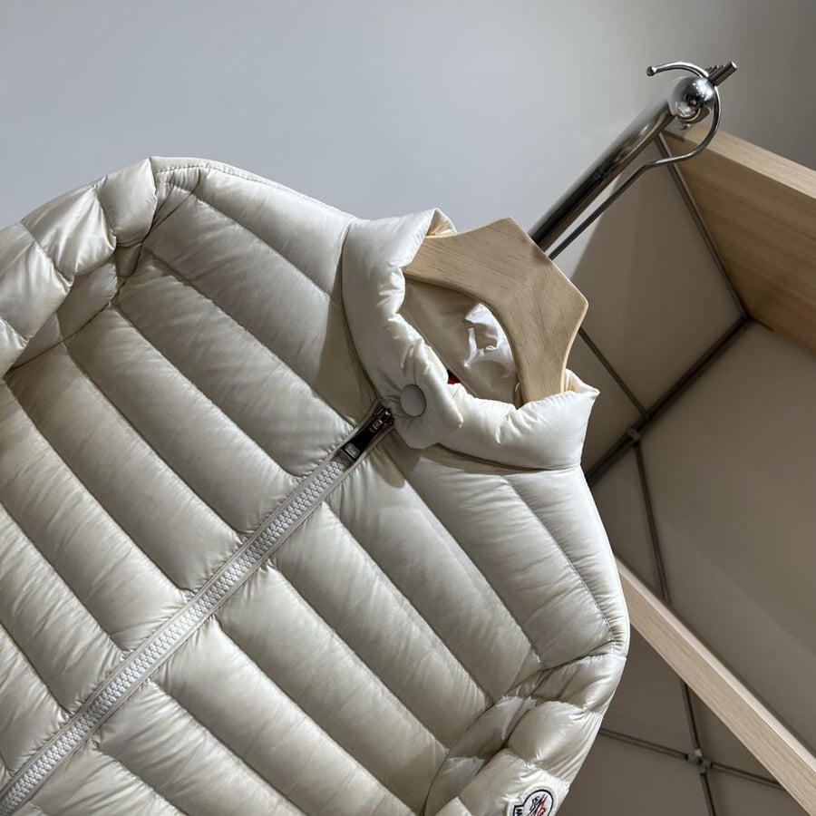 جاكيت Moncler