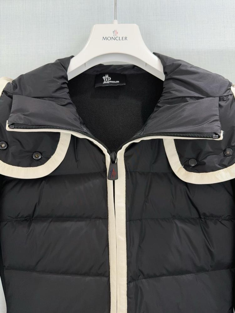 جاكيت Moncler