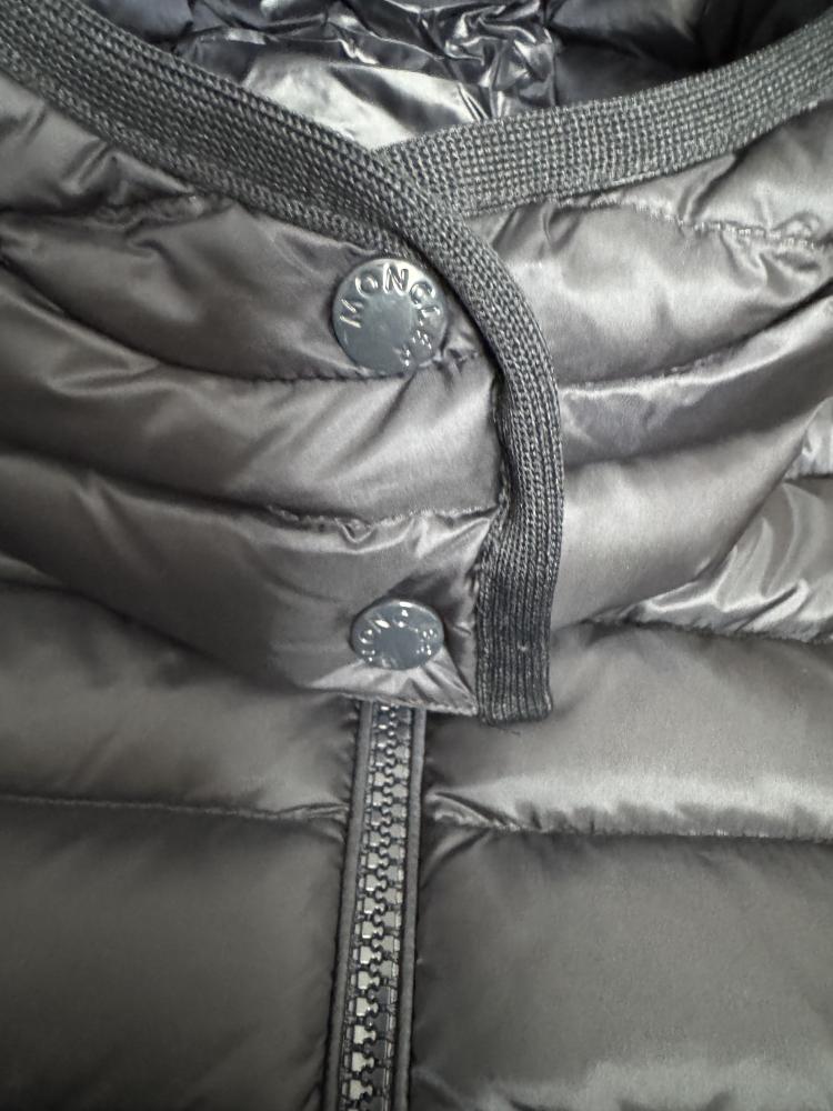 جاكيت Moncler