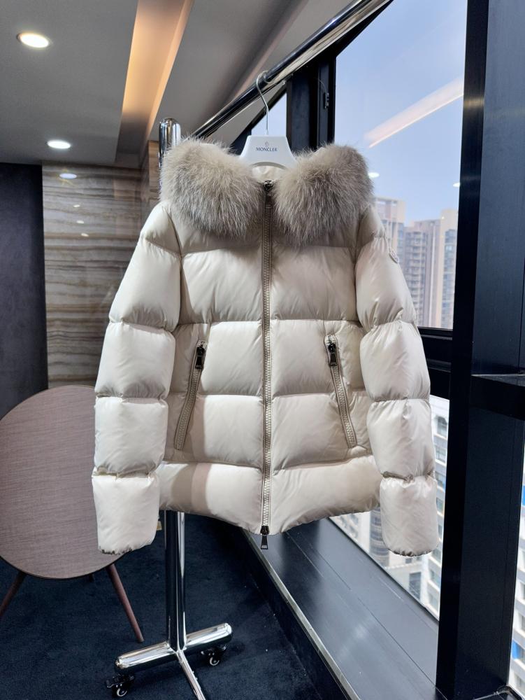 جاكيت Moncler