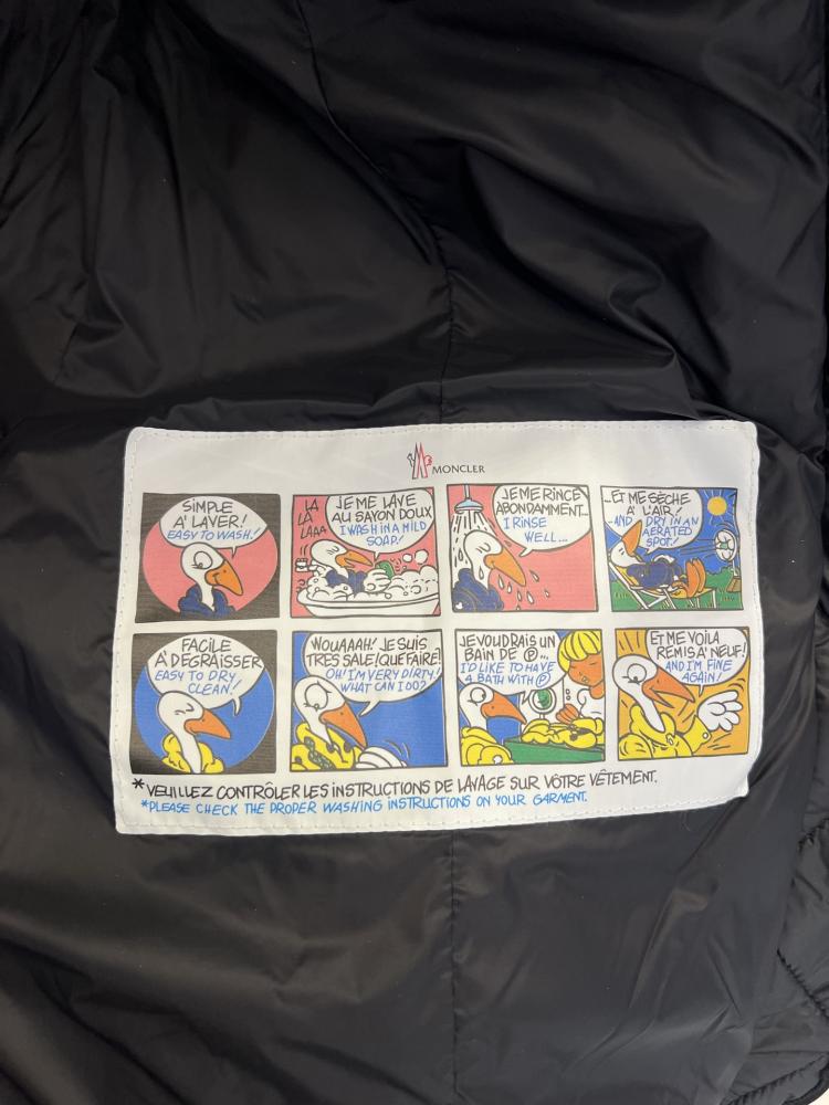 جاكيت Moncler