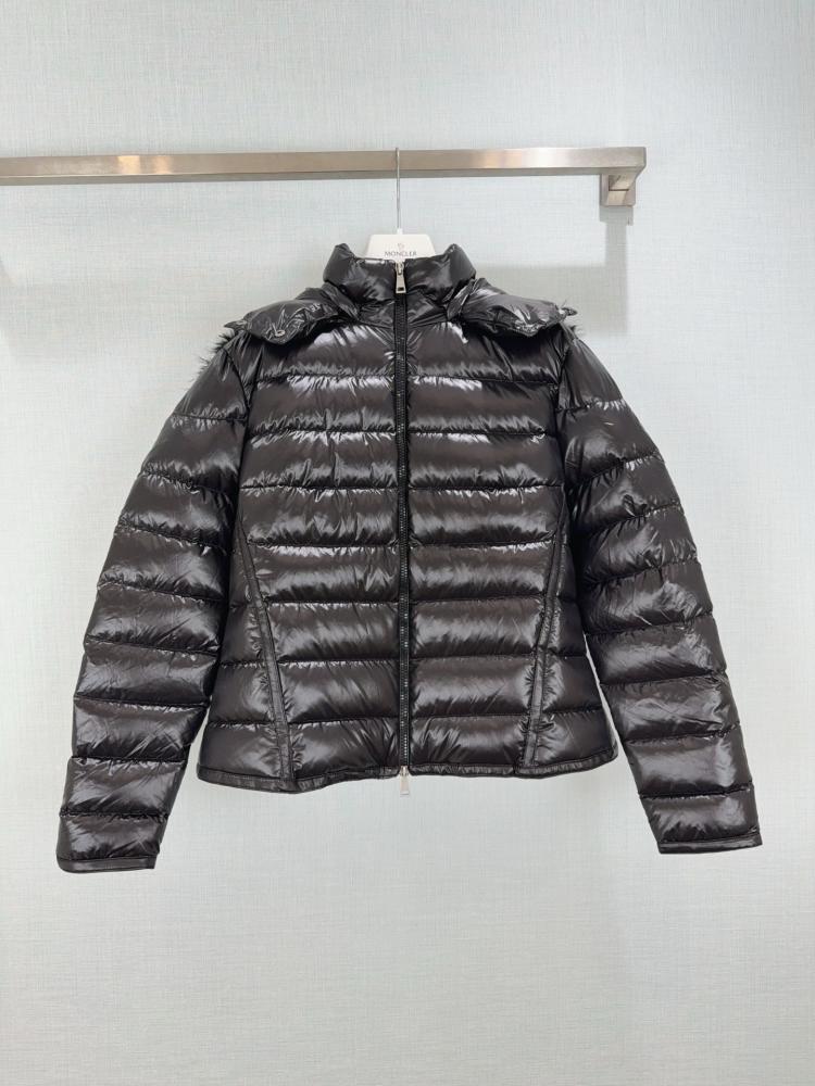 جاكيت Moncler