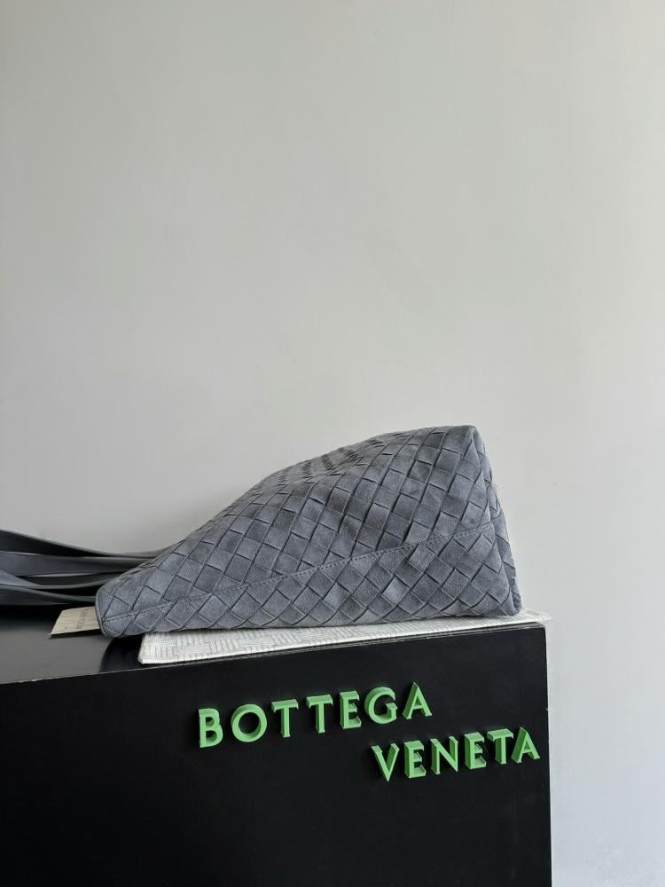 شنطة بوتيغا Small tote Bottega