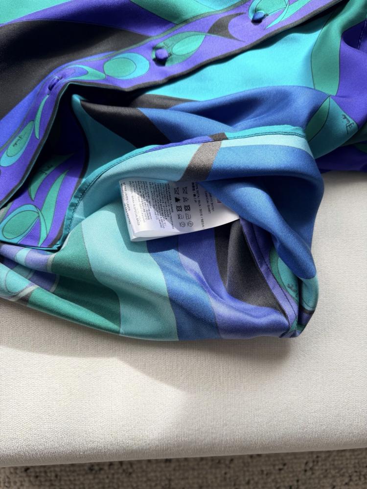 قميص Pucci.