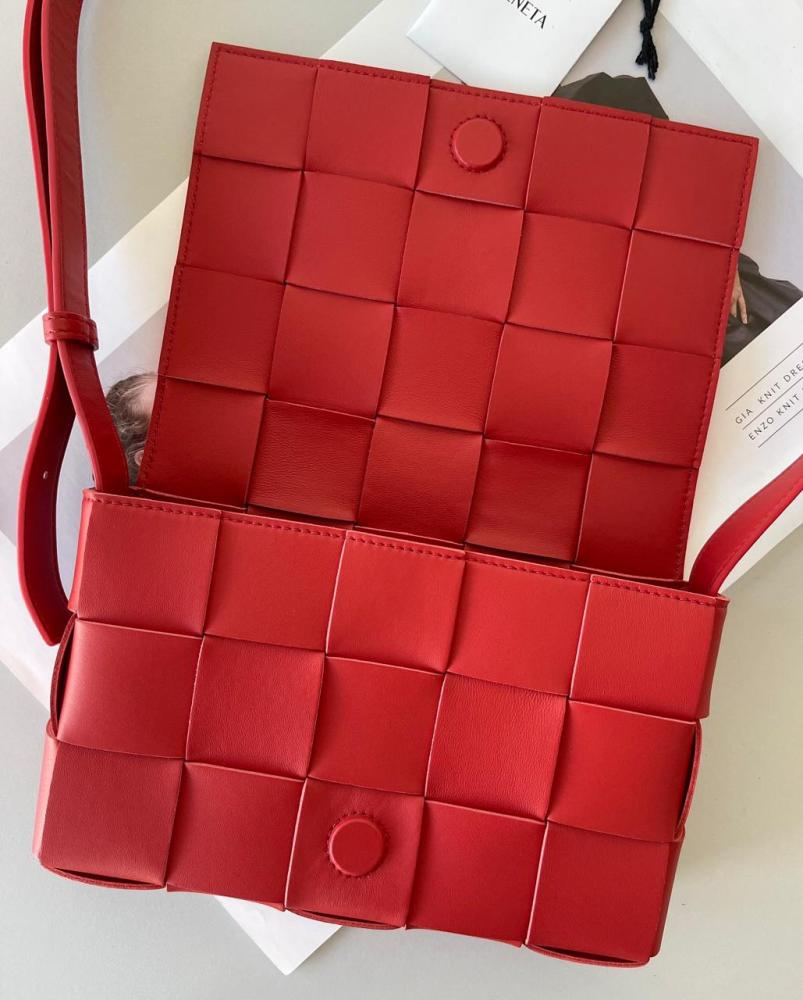 شنطة  بوتيغا Cassette مقاس 23cm