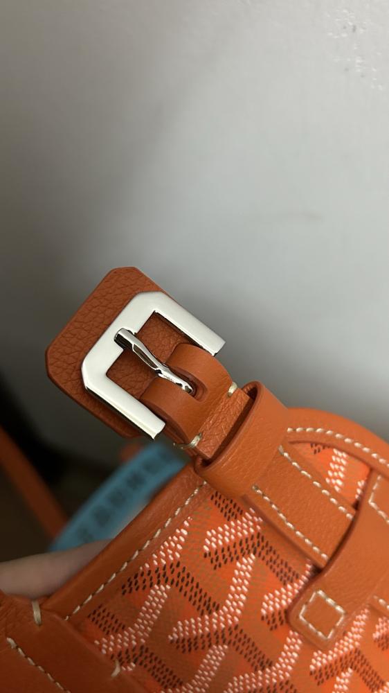 شنطة جويارد Chien Gris Goyard