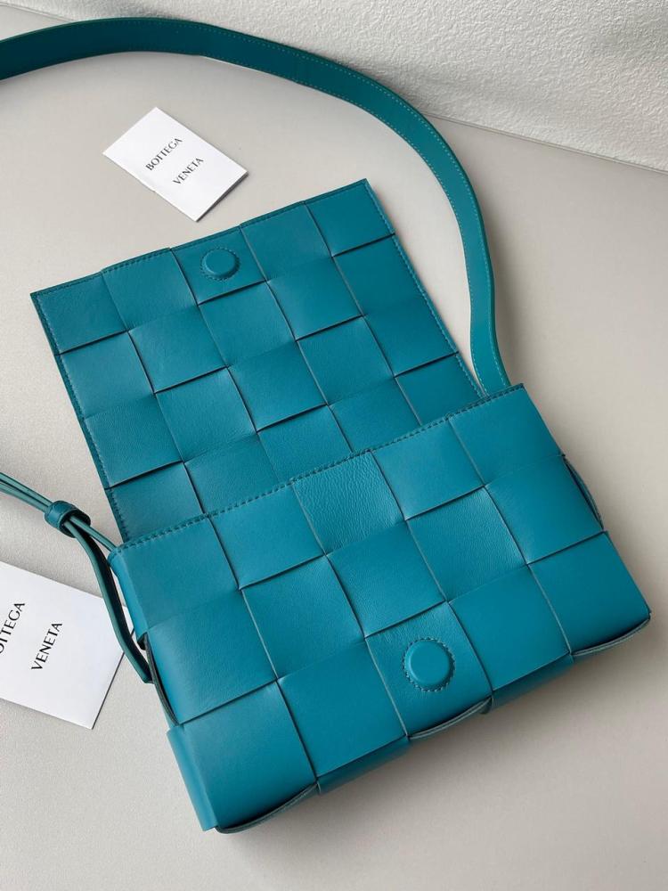 شنطة  بوتيغا Cassette مقاس 23cm