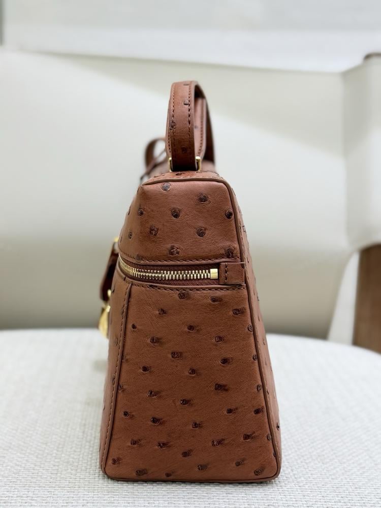 شنطة لورو بيانا Extra Ostrich Lora piana مقاس 27 cm