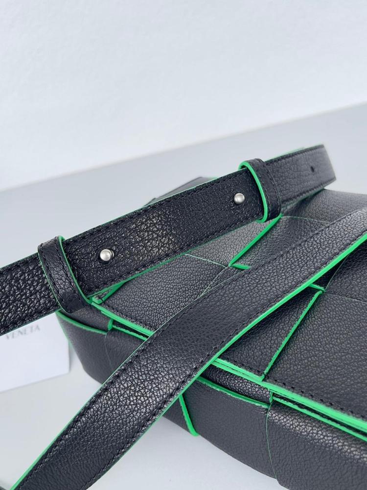 شنطة  بوتيغا Cassette مقاس 23cm