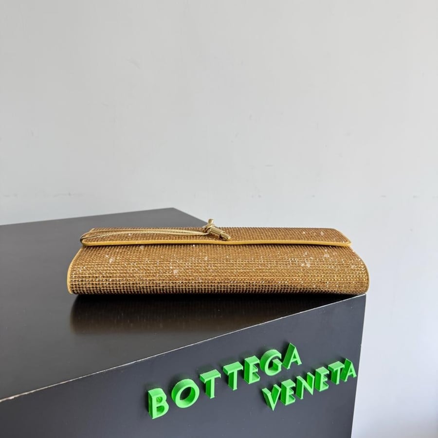 شنطة بوتيغا Andiamo clutch Bottega