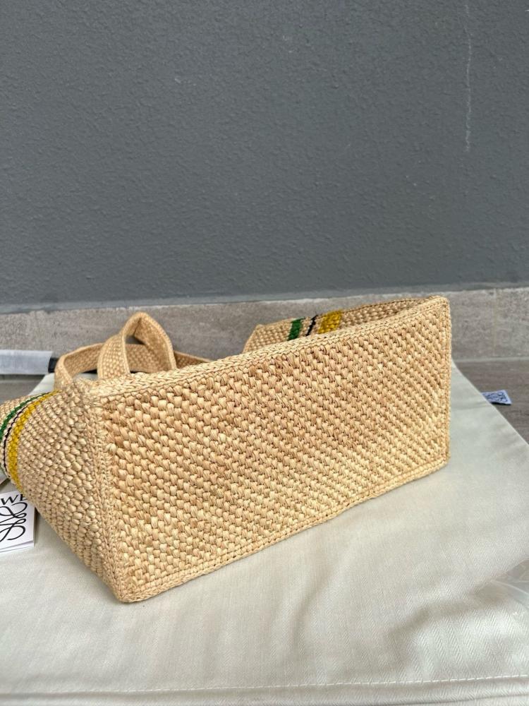 شنطة لويفي Font tote Loewe