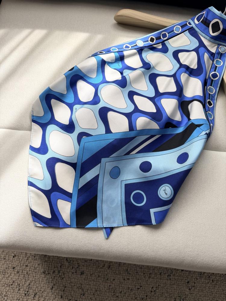 توب Pucci.