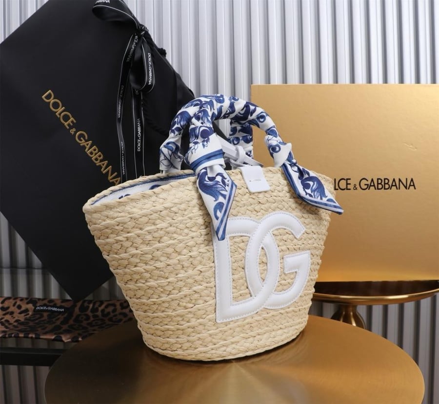 شنطة دولتشي اند غابانا Small Kendra shopper مقاس 35cm