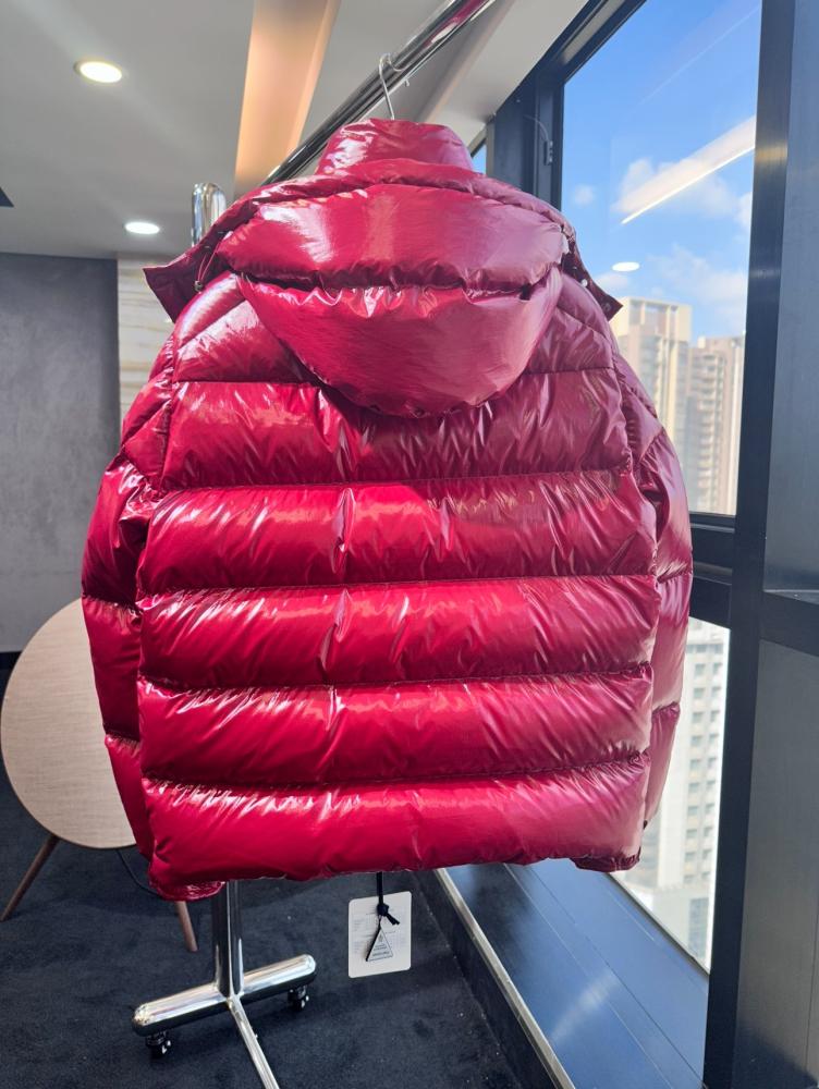 جاكيت Moncler