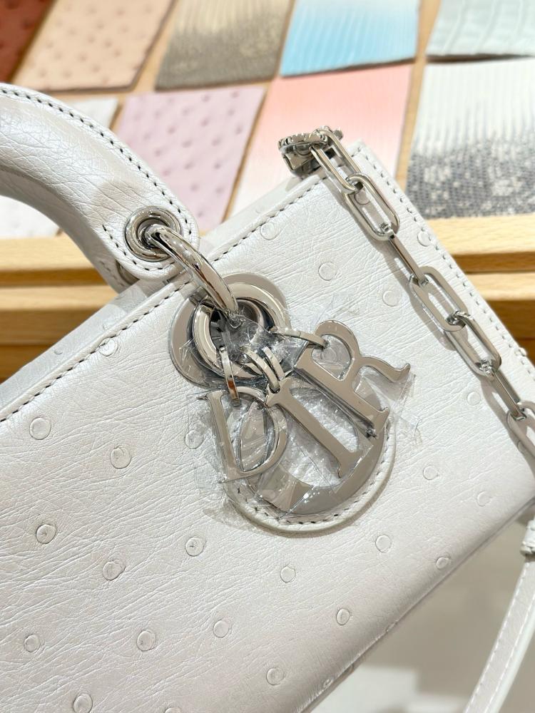 شنطة ديور Lady Ostrich Skin Dior مقاس 22cm