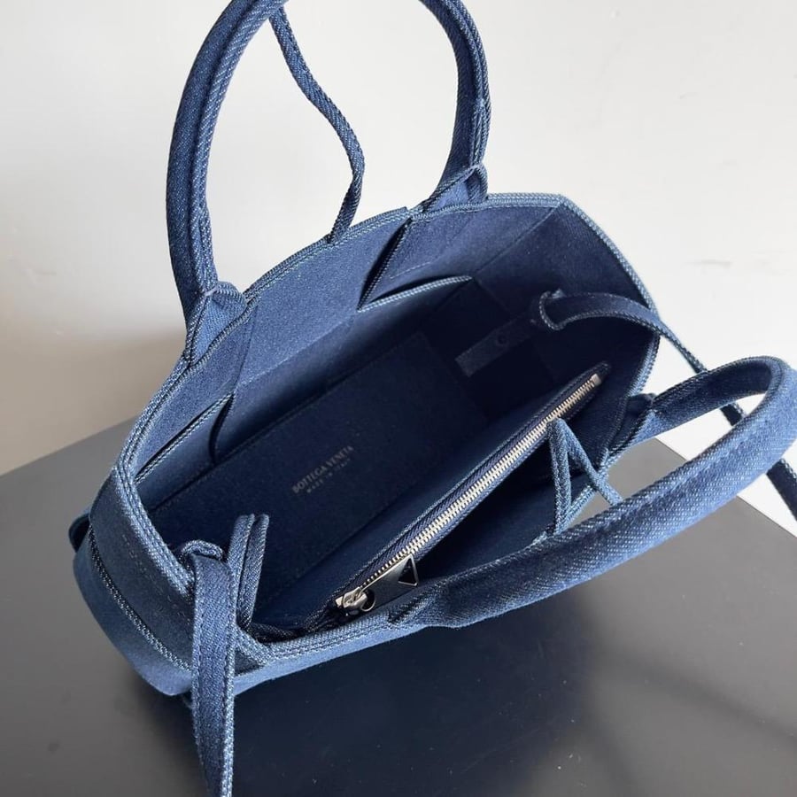 شنطة بوتيغا Arco Tote مقاس 25cm