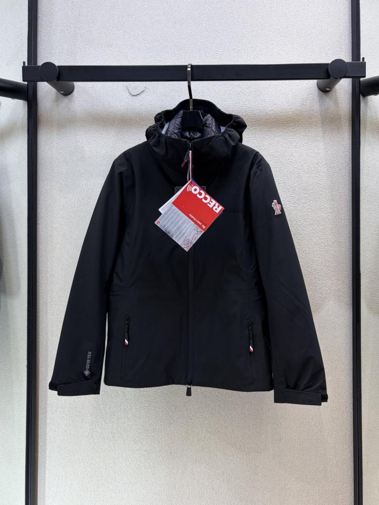 جاكيت Moncler