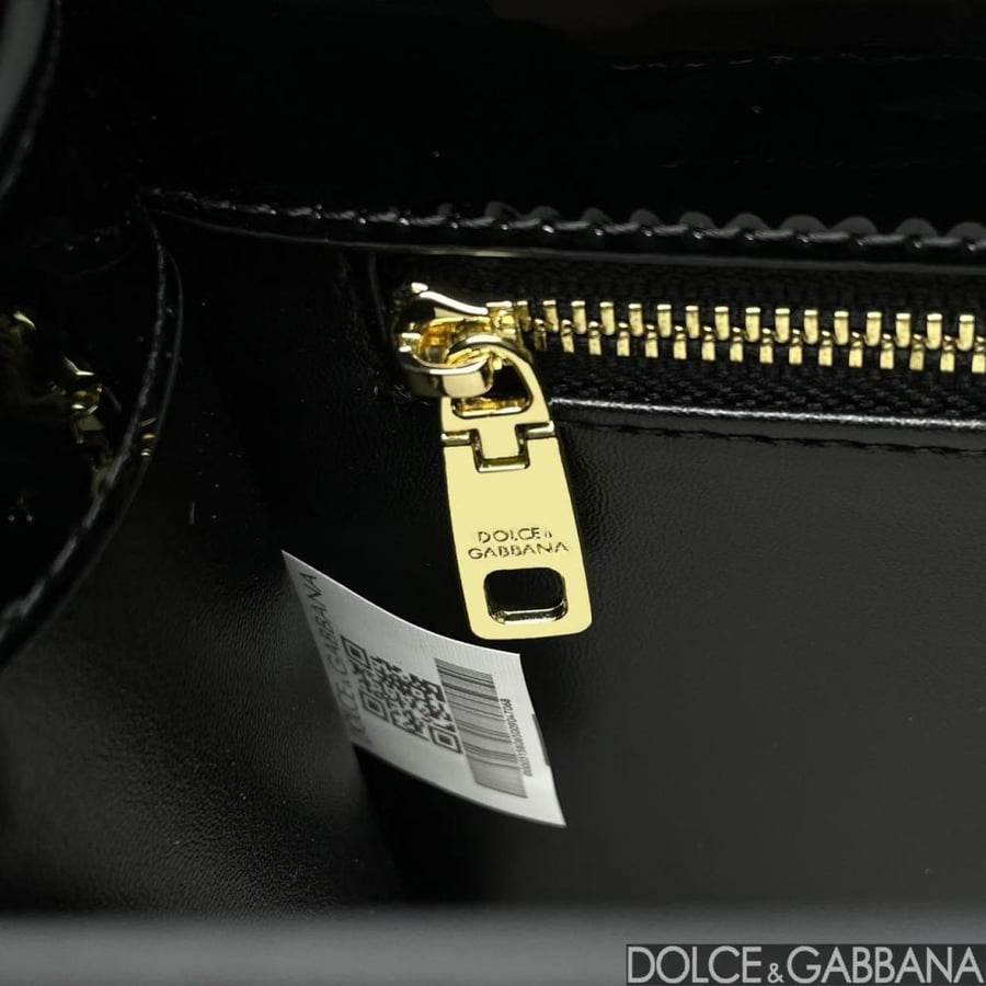 . شنطة دولتشي اند غابانا Calfskin DG Logo Bag crossbody bag
