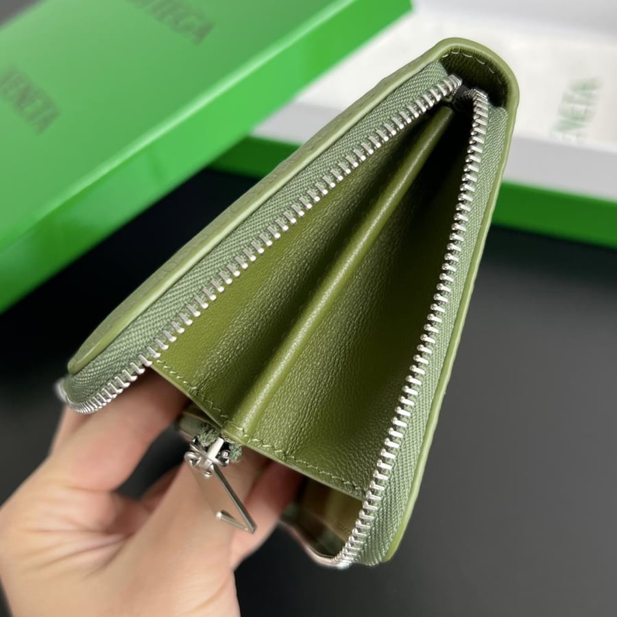 محفظة بوتيغا Ostrich Leathe bottega