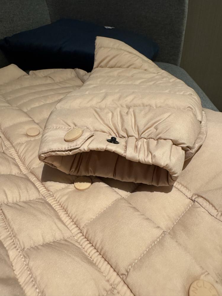 جاكيت Moncler