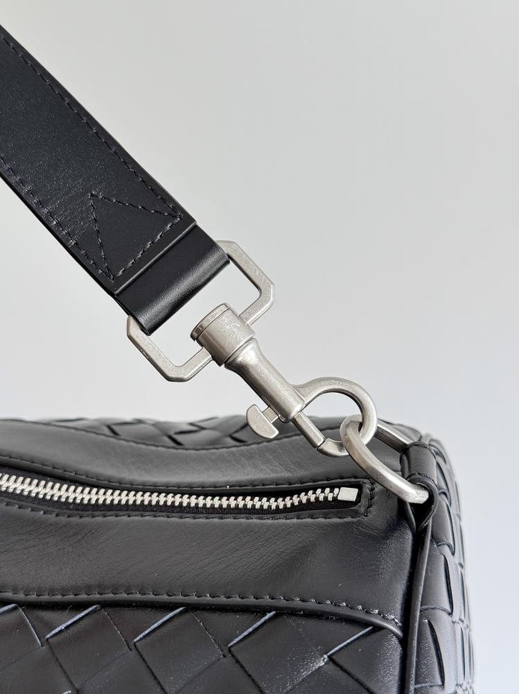 شنطة بوتيغا Woven Travel HandBag bottega .