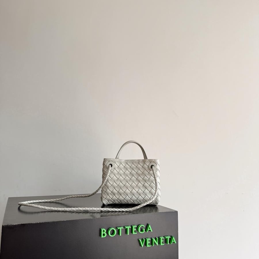 شنطة بوتيغا Mini Andiamo Bottega