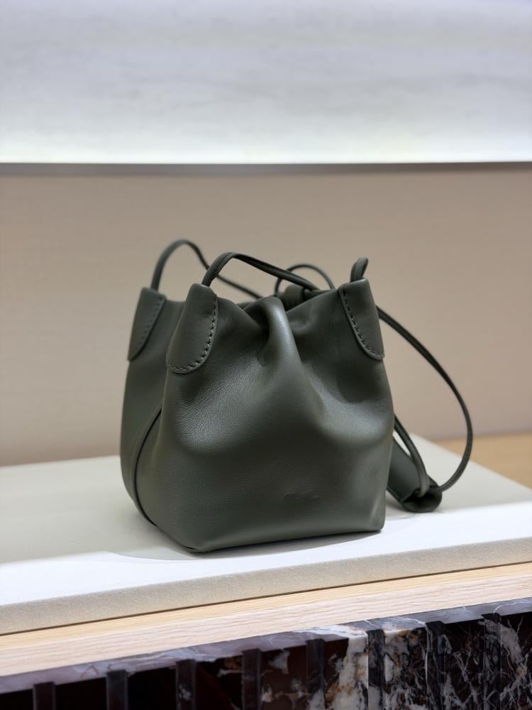 شنطة لورو بيانا Bale Softy Lora piana مقاس 17 cm