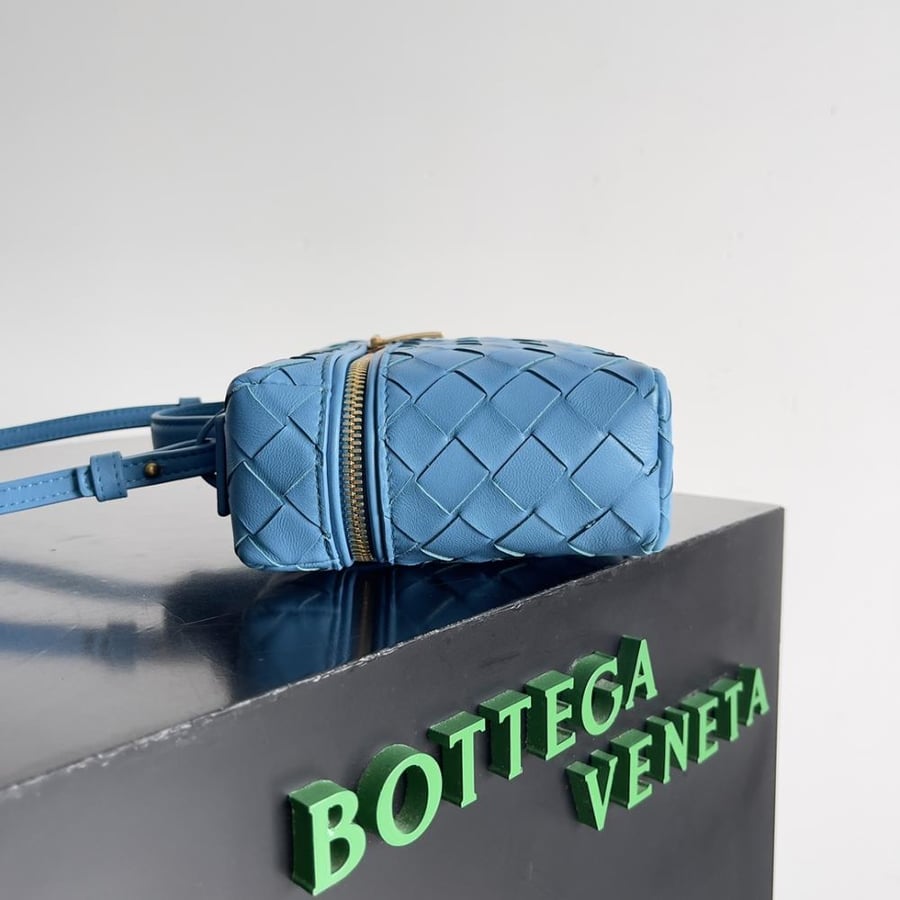 شنطة بوتيغا Bang Bang Vanity
