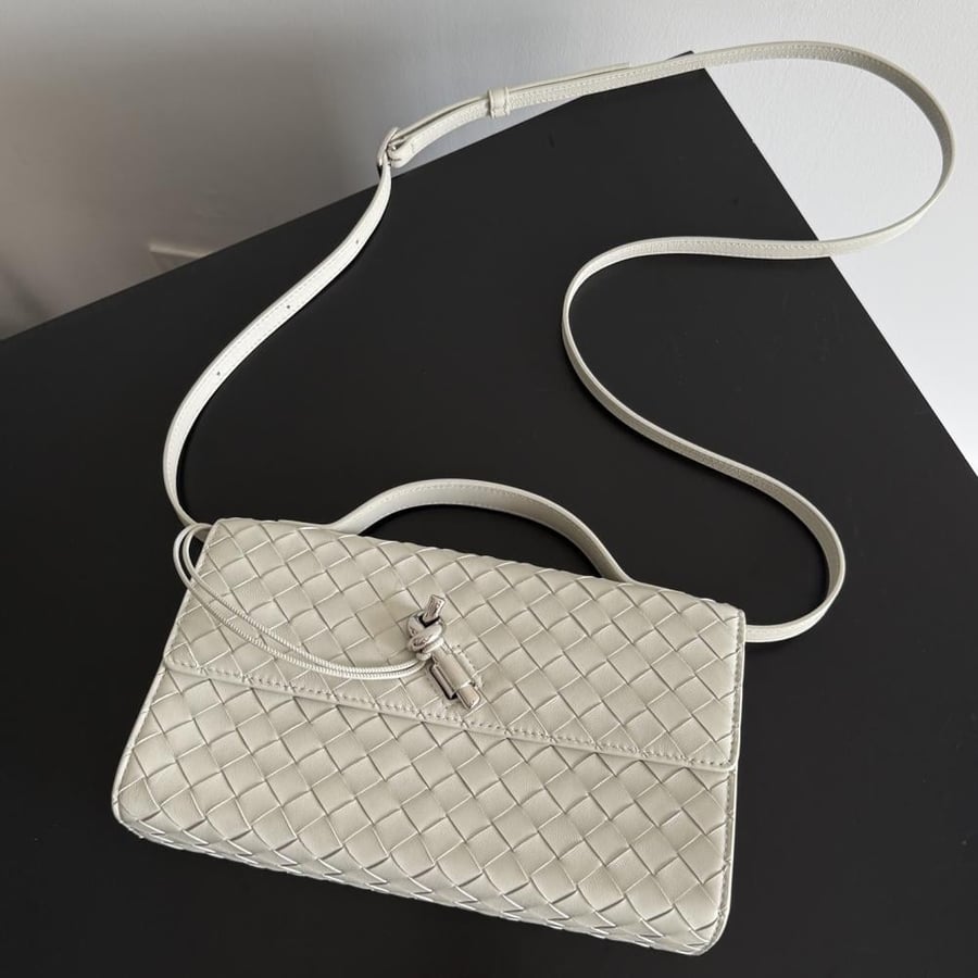 شنطة بوتيغا Andiamo Clutch Bottega