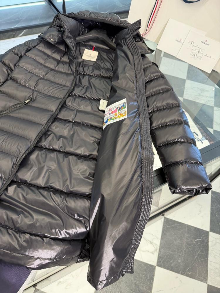 جاكيت Moncler