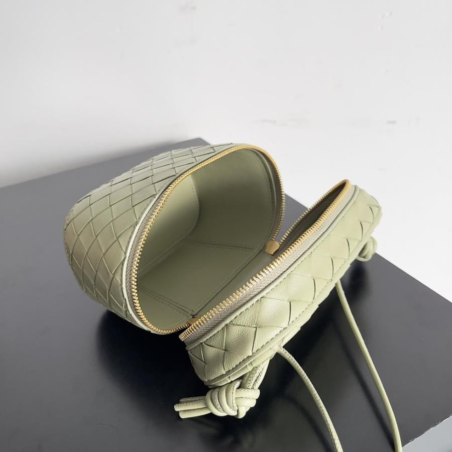 شنطة بوتيغا مقاس 18cm