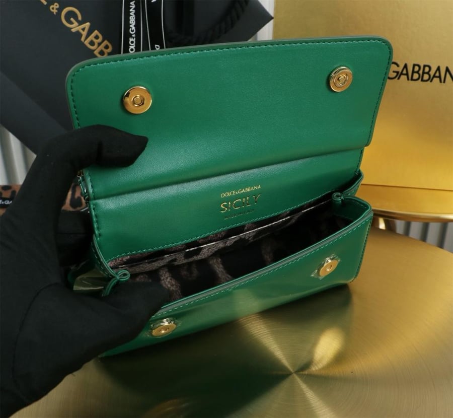 . شنطة دولتشي اند غابانا  Mini Sicily handbag